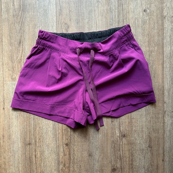 Lululemon Spring Break Away Shorts - Picture 2 of 6